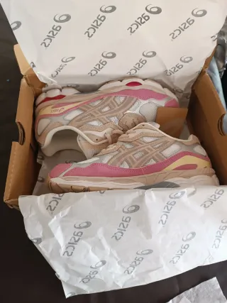 ASICS Sapatilhas bege e rosa