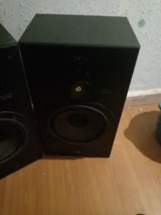 Altavoces negros para equipo de música