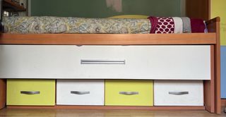 Cama alta con cajones y almacenaje
