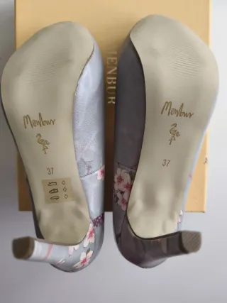 Zapatos grises con estampado floral sakura