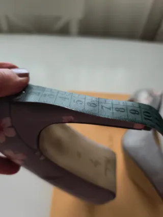 Zapatos grises con estampado floral sakura