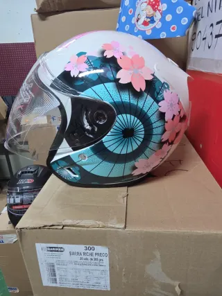 Casco de moto DOT blanco con flores