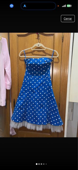 Vestido azul con lunares blancos