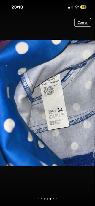 Vestido azul con lunares blancos