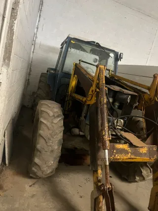 Tractor ebro 6125 con pala