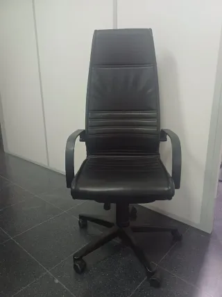 Silla de oficina negra