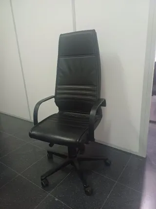Silla de oficina negra