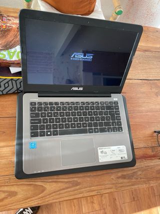 Portátil ASUS E403N Plata