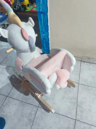 Unicornio balancín peluche