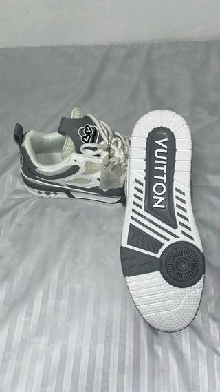 Zapatillas Louis Vuitton grises y blancas