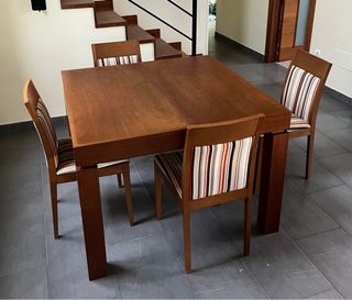 Mesa de comedor extensible y 4 sillas