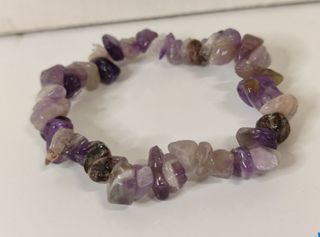 Pulsera con fragmentos de Amatista o Cuarzo Rosa