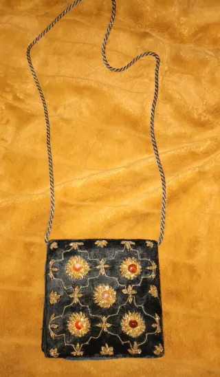 Borsa vintage velluto anni 80 ricamata