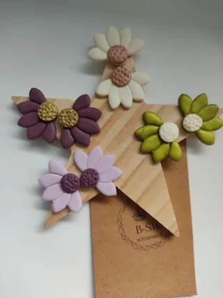 Pendientes Flor Arcilla detalle comunión