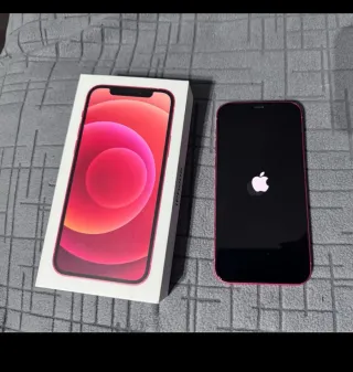 iPhone 12 con caja y 5 fundas