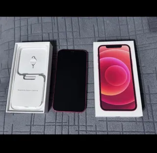 iPhone 12 con caja y 5 fundas