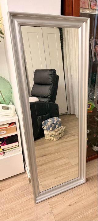 Espejo de pared plateado