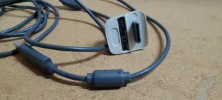 Mando Xbox 360 Negro con batería y cable.