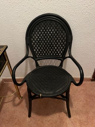 Sillón de mimbre negro