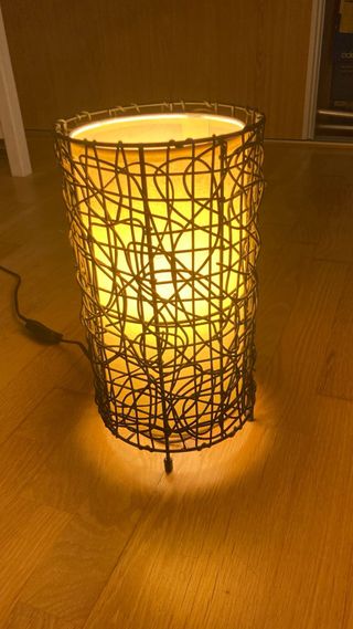 Lámpara de pie vintage mimbre marrón