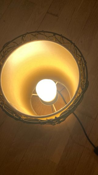 Lámpara de pie vintage mimbre marrón