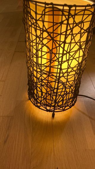 Lámpara de pie vintage mimbre marrón