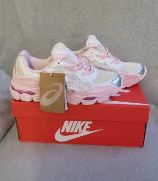 Zapatillas Asics NYC Rosas y Blancas