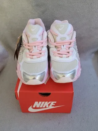 Zapatillas Asics NYC Rosas y Blancas