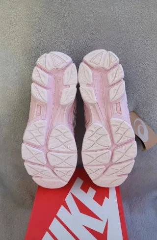 Zapatillas Asics NYC Rosas y Blancas