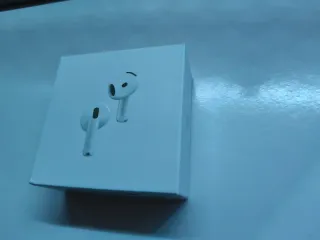 Apple AirPods 4 ANC