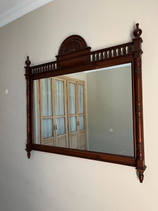 Espejo grande de madera en color oscuro