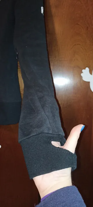 Sudadera con capucha de calavera