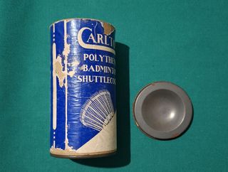 Caixa vintage Carlton de penas Badmington, England