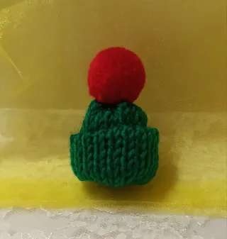 Broche Sombrerito tejido