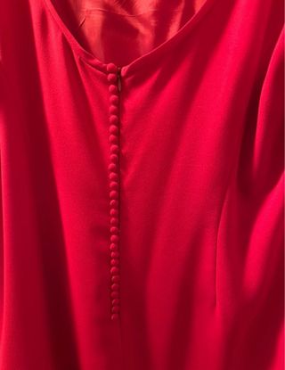 Vestido rojo para evento especial con cinturon.