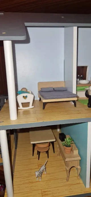 Casa de muñecas con muebles