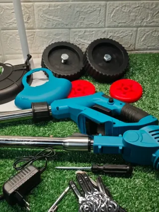 Desbrozadora con ruedas y 2 baterías