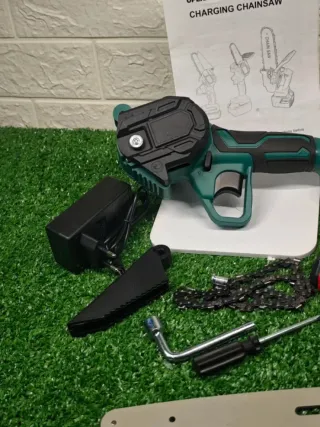 Mini sierra eléctrica con 2 baterías