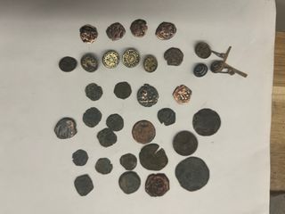 Lote monedas y botones maravedíes S.XVII