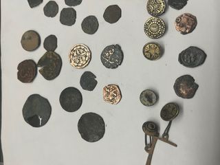 Lote monedas y botones maravedíes S.XVII