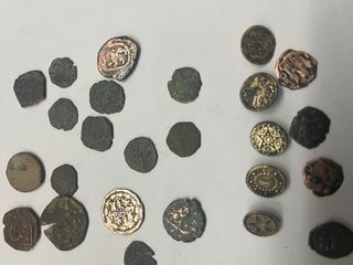 Lote monedas y botones maravedíes S.XVII