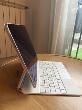 iPad Air 13” M3 Blanco y Magic Keyboard (+250€)