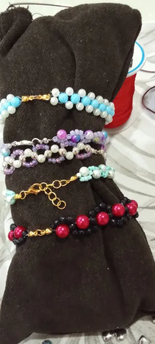 Pulseras de bisutería hechas a mano