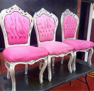 Poltrona rosa in stile barocco