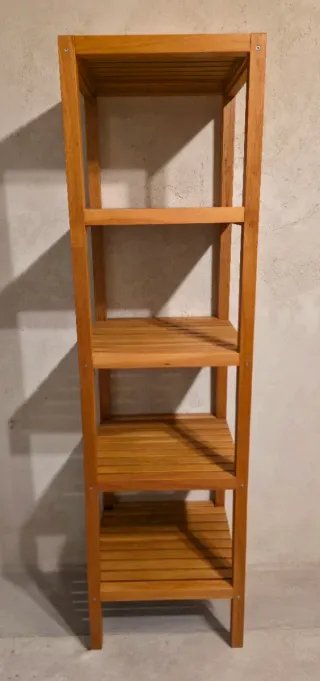 Estantería de madera