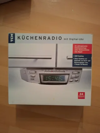 Radio de cocina TCM con reloj digital