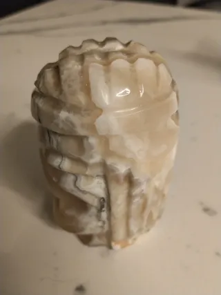 Testa indiano in pietra onice scolpita