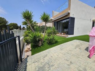 Chalet en venta en Cabo Roig - La Zenia en Orihuela