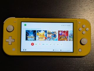 Nintendo Switch Lite Amarilla + Juegos Pokémon