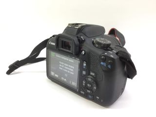 camara digital evil canon eos 2000d